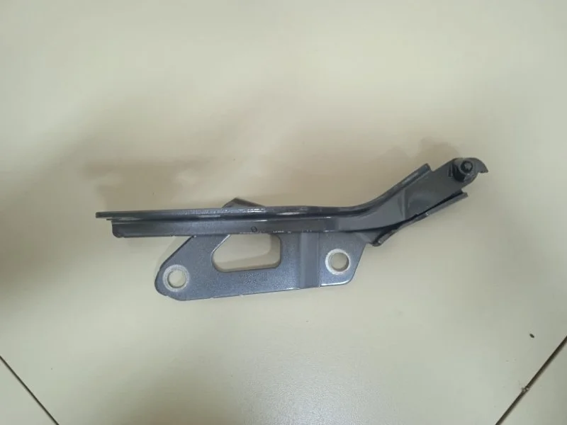 Петля капота правая Volkswagen Tiguan 2