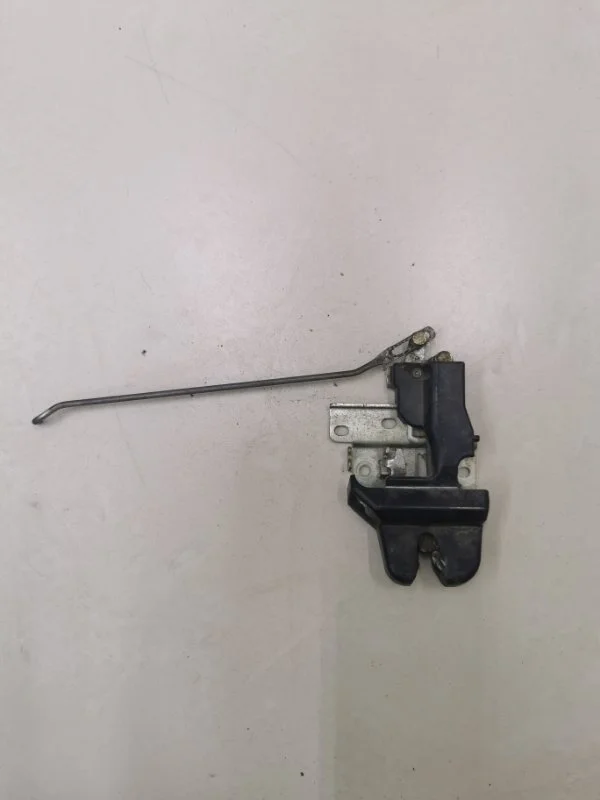 Замок крышки багажника Mitsubishi Lancer 9 CS