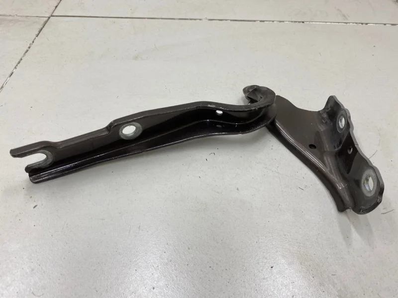 Петля капота правая Skoda Rapid 2