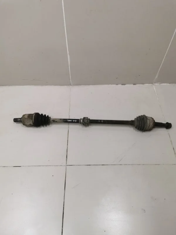 Полуось (привод) передний правый Nissan Almera