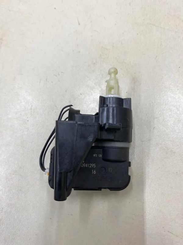 Моторчик корректора фары Skoda Rapid 1