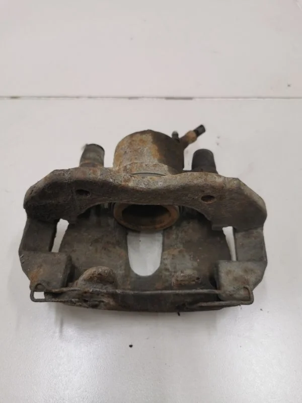 Суппорт тормозной передний правый Ford Focus 2