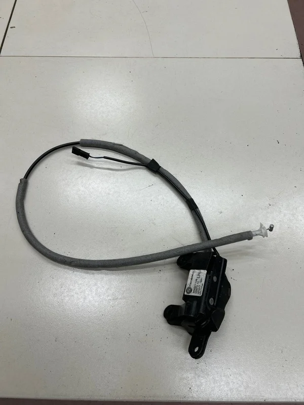 Замок двери багажника левый BMW X5 E70