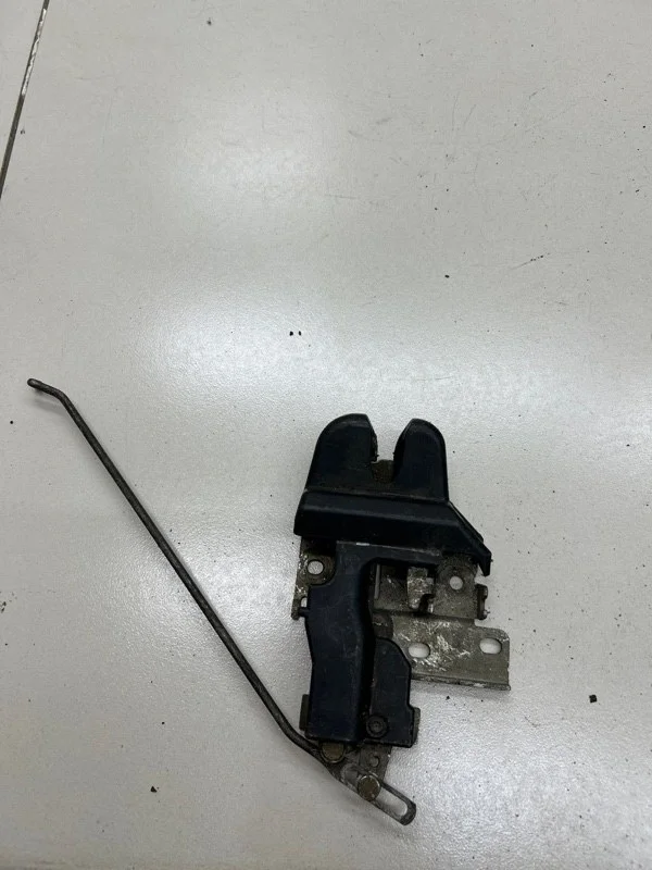 Замок крышки багажника Mitsubishi Lancer 9 CS3A