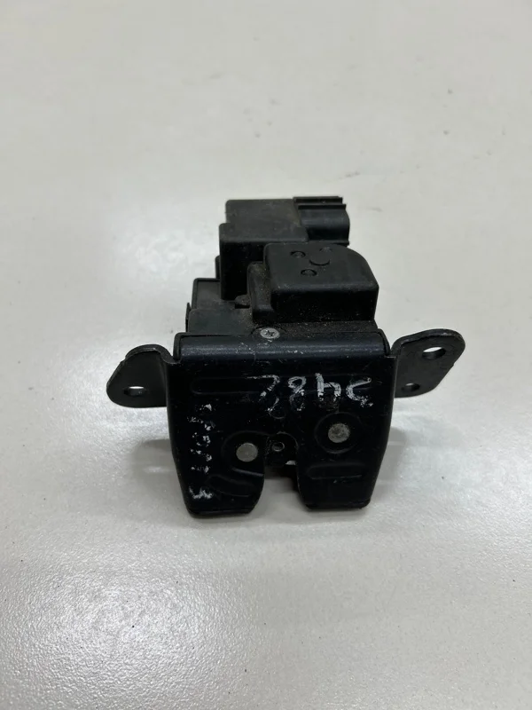 Замок двери багажника Kia Sportage 3 SL