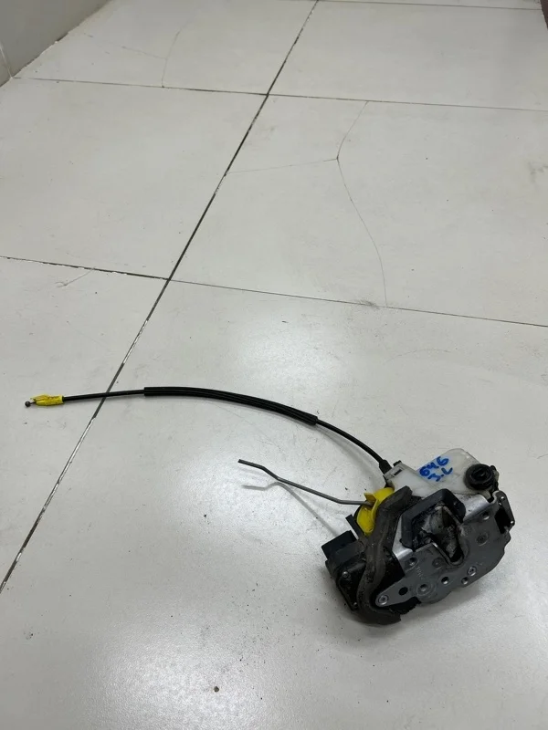 Замок двери задний левый Opel Astra J 69 СЕДАН