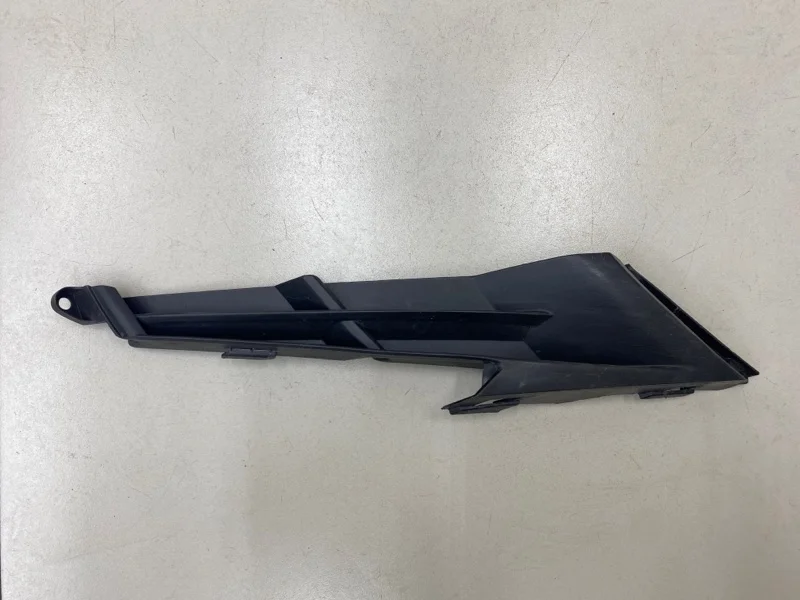 Решетка в бампер передняя правая Lexus RX350