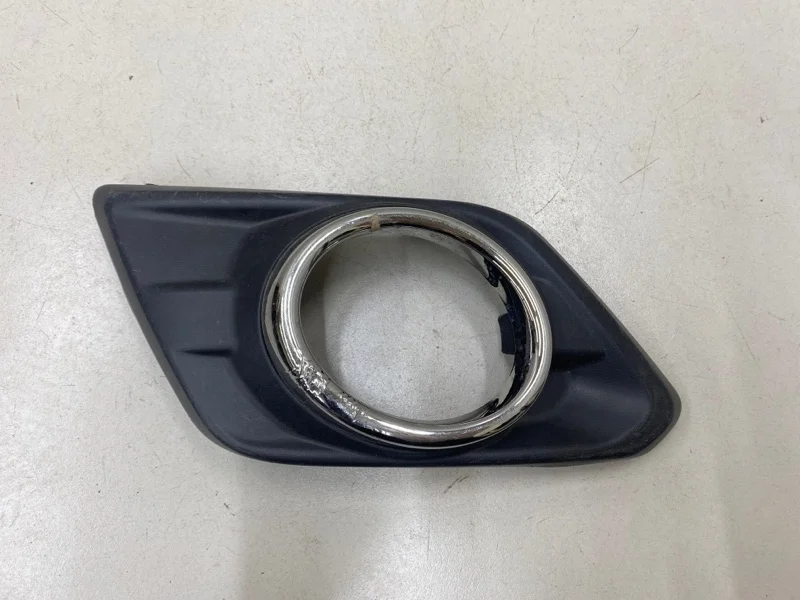 Рамка противотуманной фары левая Nissan X-Trail