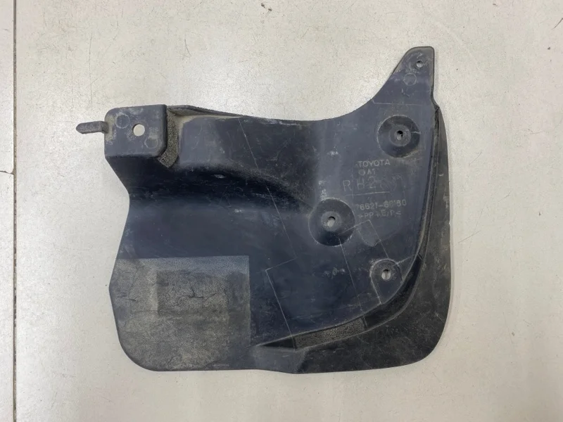 Брызговик передний правый Lexus LX570