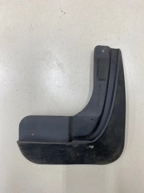 Брызговик задний правый Volkswagen Polo 6