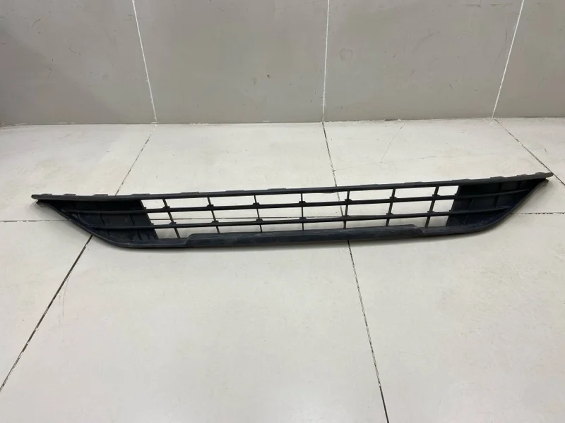 Решетка в бампер центральная Volkswagen Polo 6