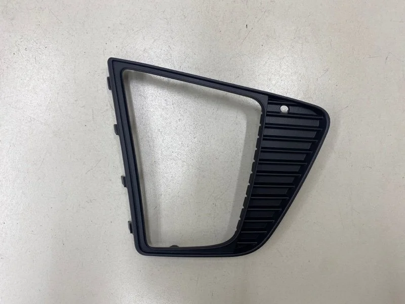 Рамка противотуманной фары правая Hyundai Creta 1