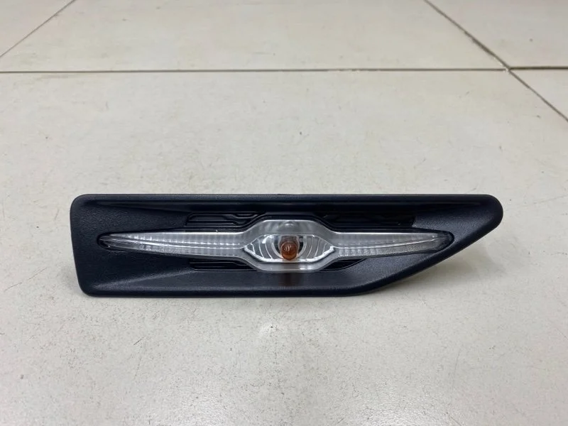 Повторитель поворота в крыло правый Kia Rio 3 QB