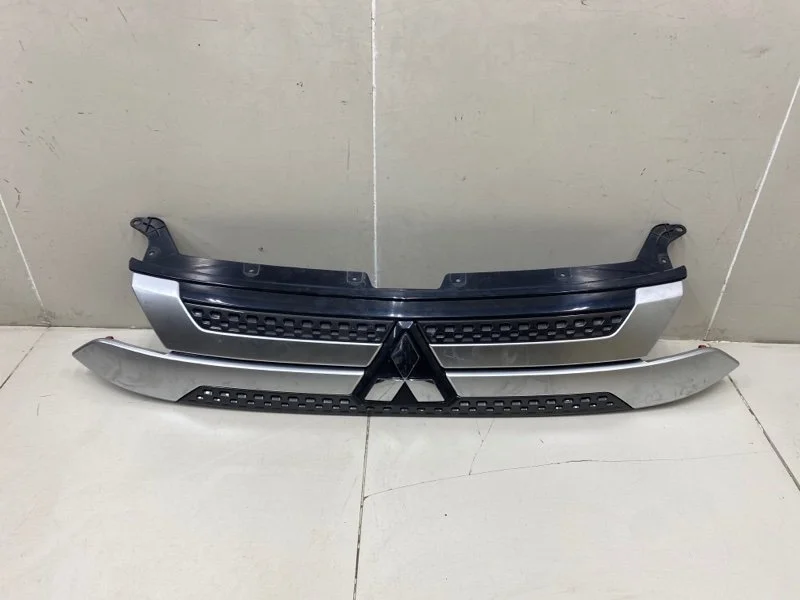 Решетка радиатора Mitsubishi Outlander 3 GF