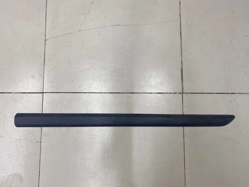 Молдинг двери передний левый Skoda Yeti