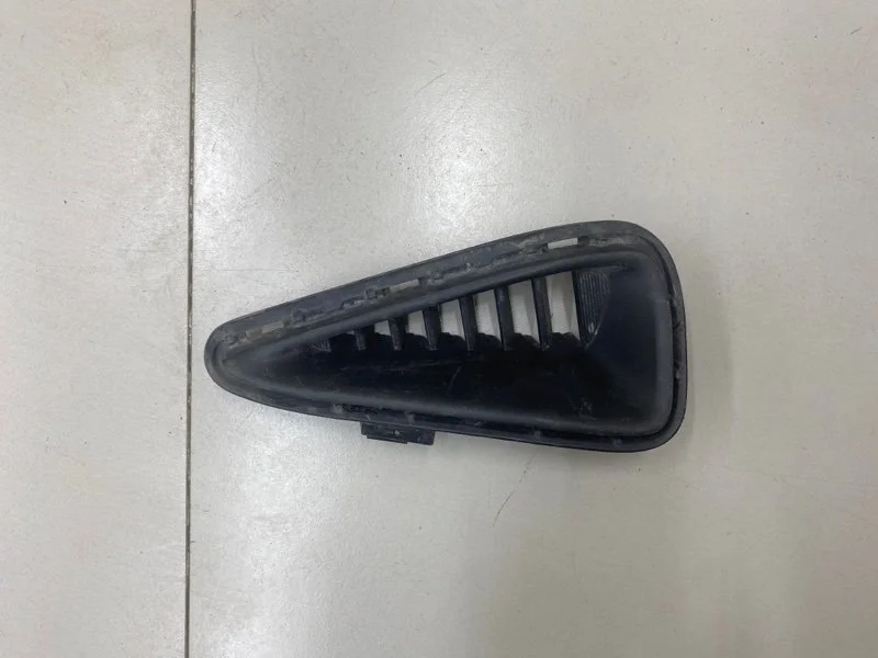 Решетка в бампер правая Toyota Camry XV55