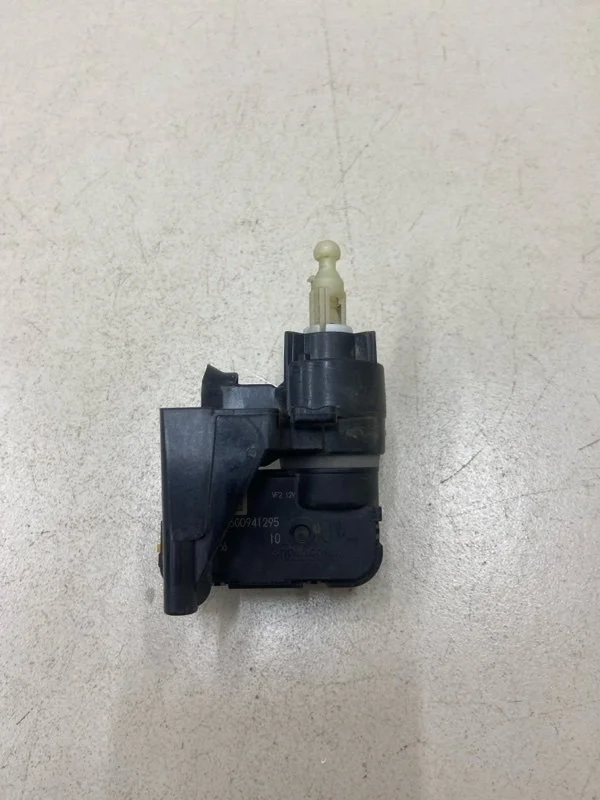 Моторчик корректора фары Skoda Rapid 1