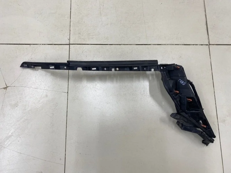 Крепление фары переднее правое Toyota Land Cruiser