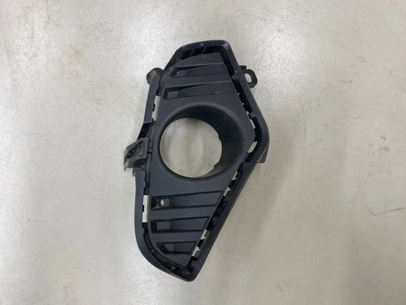 Накладка противотуманной фары передняя правая