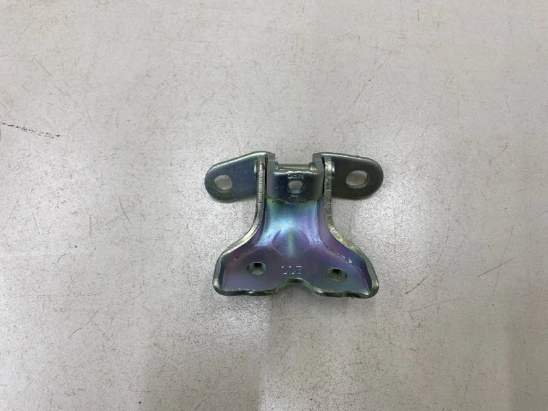 Петля двери нижняя передняя левая Hyundai Solaris