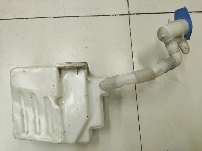 Бачок омывателя лобового стекла Volkswagen Jetta 5