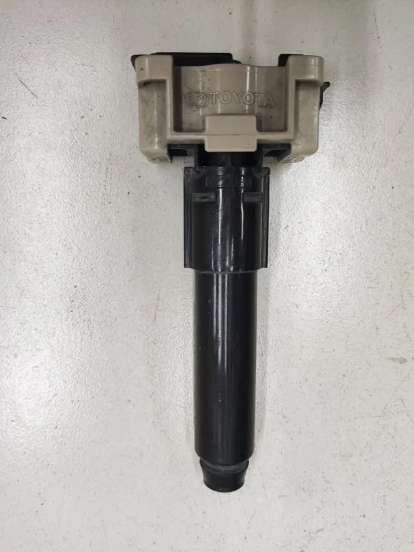 Форсунка омывателя фары правая Toyota Land Cruiser