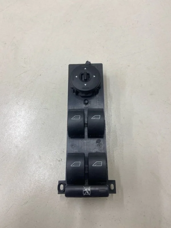 Блок управления стеклоподъемниками Ford Focus 2