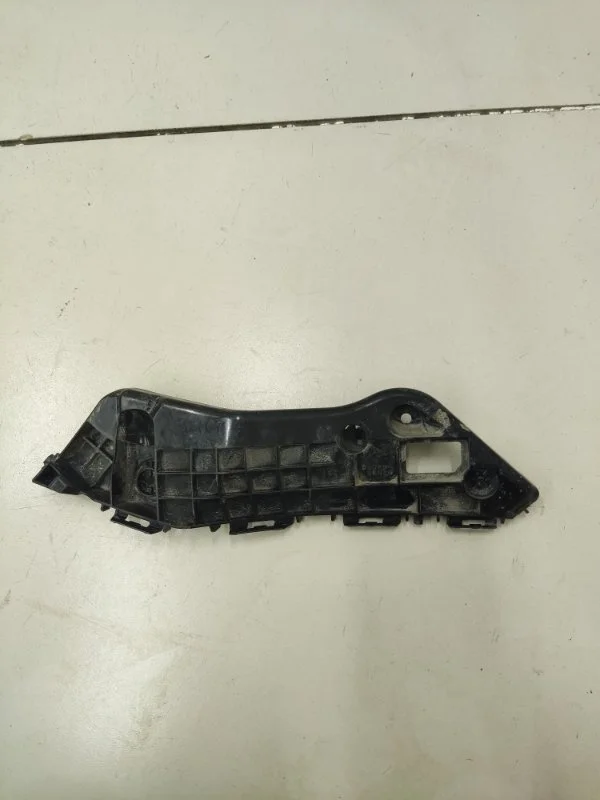 Кронштейн бампера передний левый Toyota RAV4 CA40