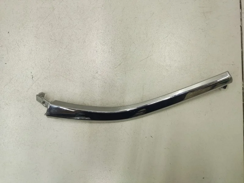 Молдинг бампера верхний передний левый Mitsubishi