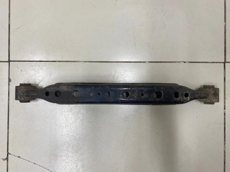 Рычаг подвески поперечный задний левый Nissan