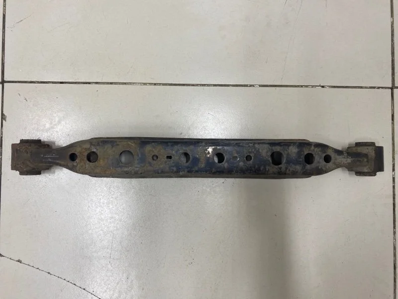 Рычаг подвески поперечный задний правый Nissan