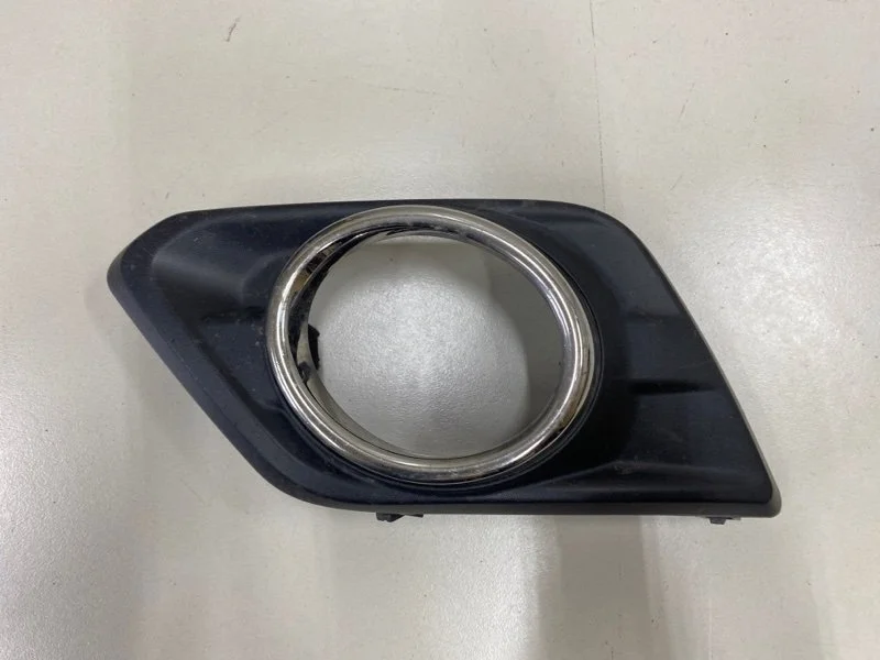 Рамка противотуманной фары передняя левая Nissan