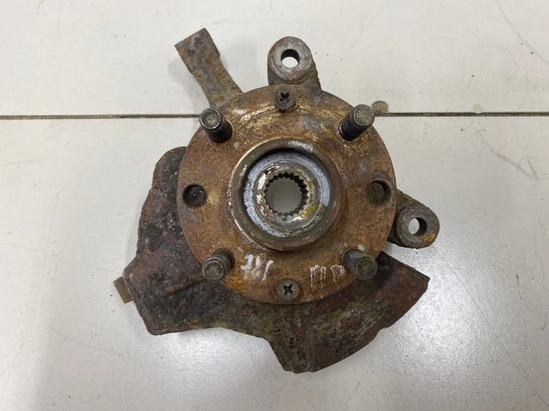 Кулак поворотный передний правый Chevrolet Aveo