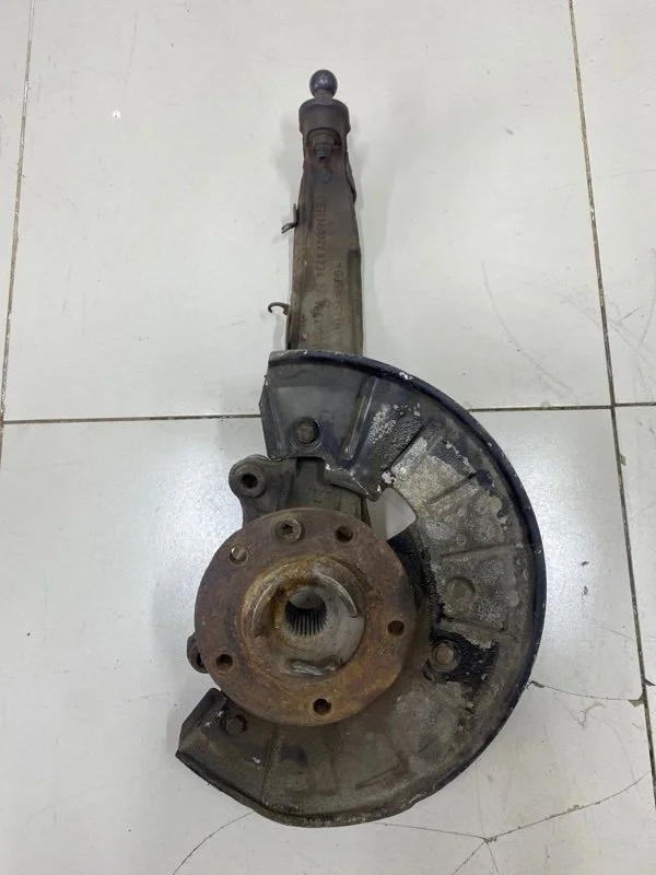 Кулак поворотный передний левый Volkswagen Touareg