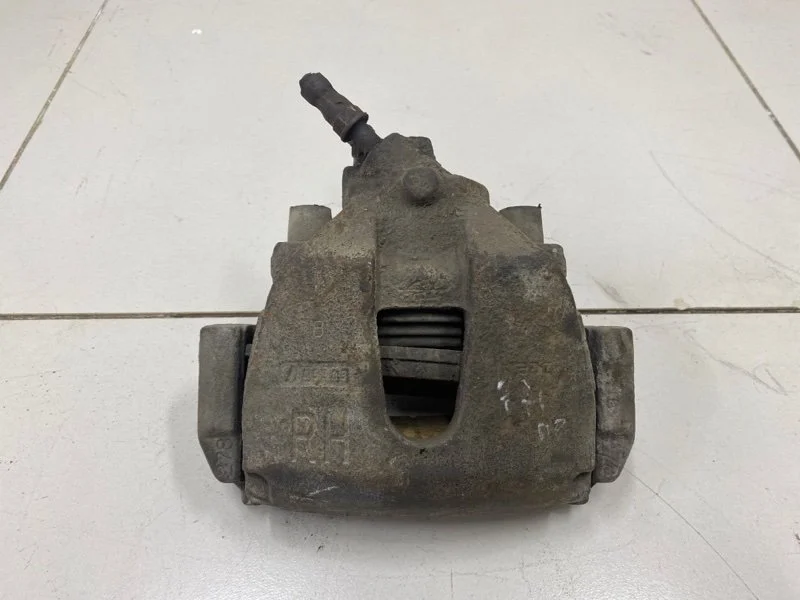 Суппорт тормозной передний правый Ford Focus 2