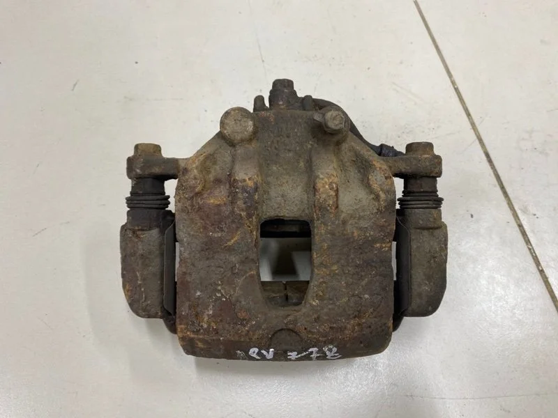 Суппорт тормозной передний левый Hyundai Solaris 1