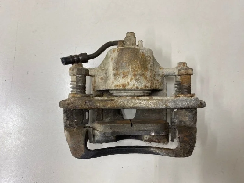 Суппорт тормозной передний левый Hyundai Solaris 1