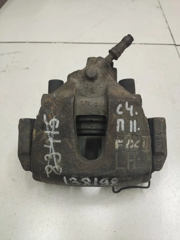 Суппорт тормозной передний левый Ford Focus 2