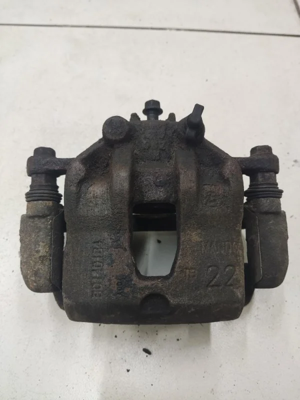 Суппорт тормозной передний левый Kia Rio 3 QB