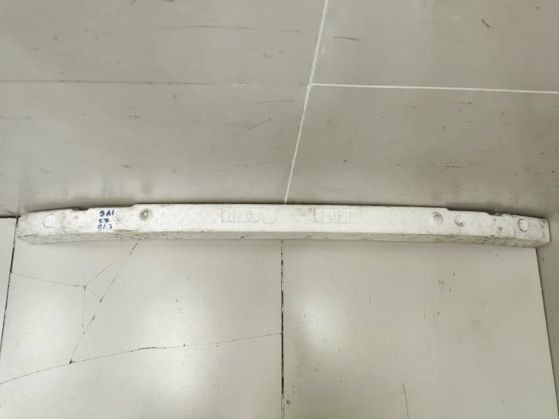 Наполнитель бампера передний Toyota Auris E150