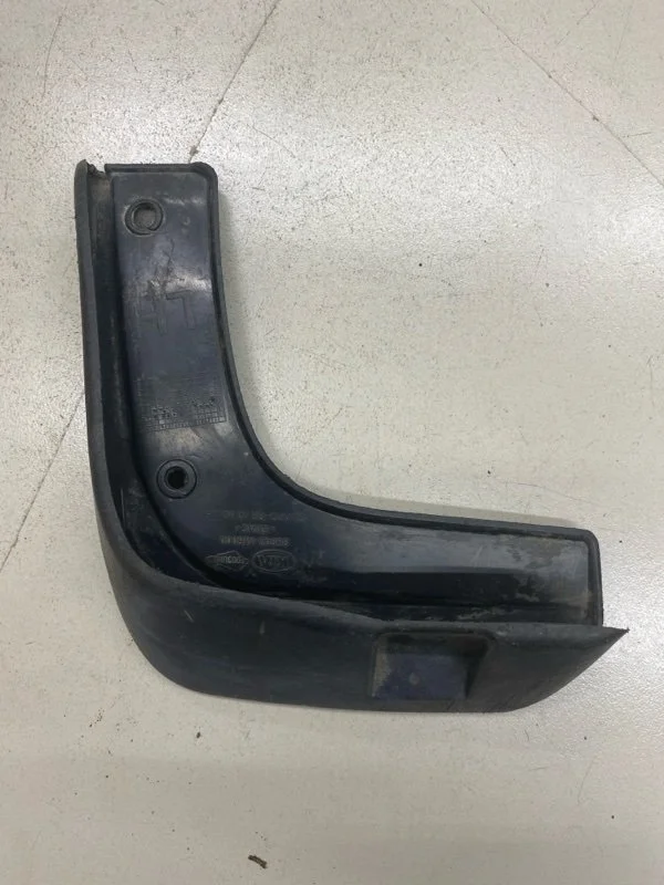 Брызговик задний правый Hyundai Solaris 2