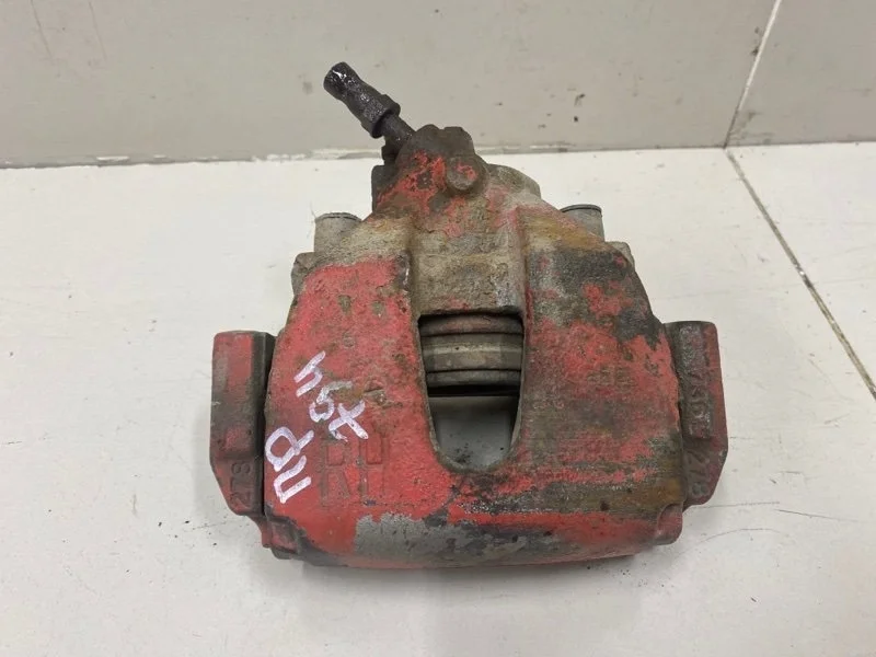 Суппорт тормозной передний правый Ford Focus 2