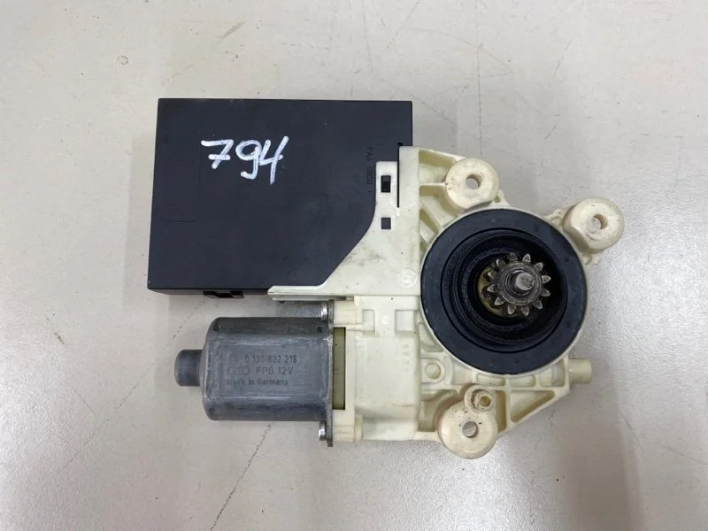 Моторчик стеклоподъемника передний левый Ford