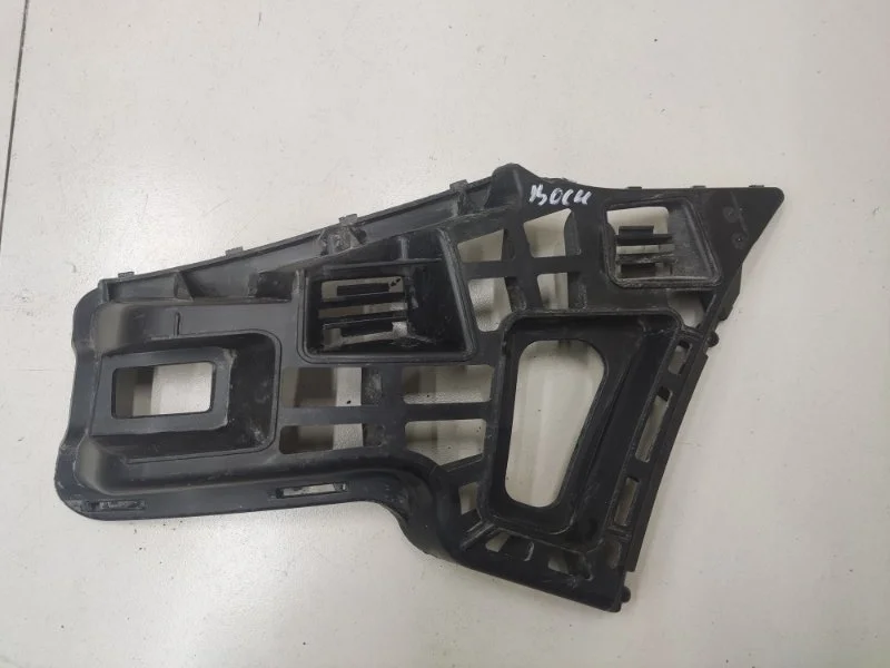 Кронштейн бампера передний левый Volkswagen