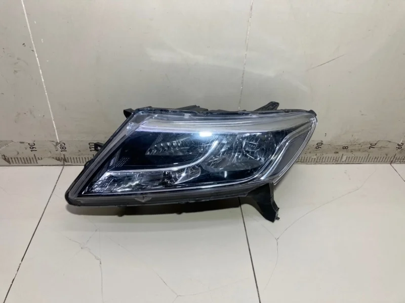 Фара правая Nissan Pathfinder 4 R52