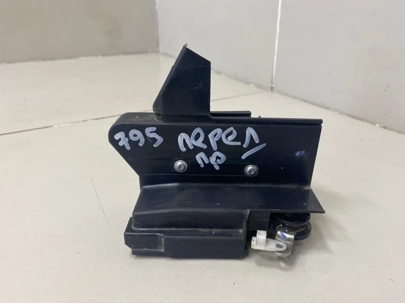 Замок двери передний правый Renault Sandero