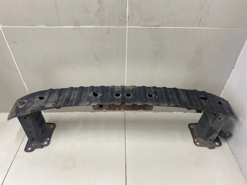 Усилитель бампера передний Ford Focus 2 СЕДАН HXDB