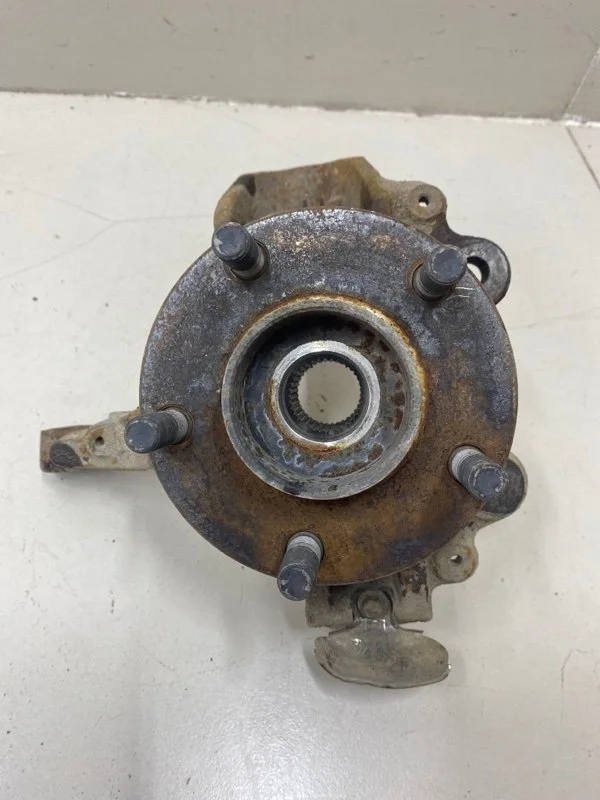 Кулак поворотный передний правый Ford Focus 2