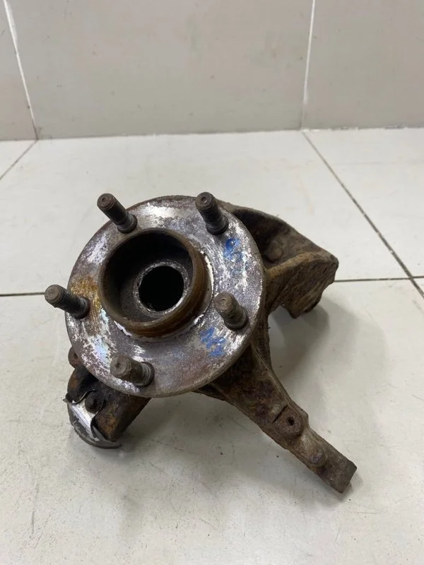 Кулак поворотный передний левый Ford Focus 2 СЕДАН