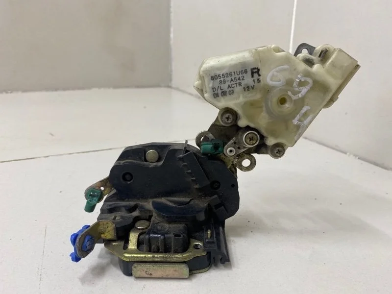 Замок двери передний правый Nissan Almera 2 N16